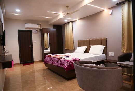 AB Grand Residency