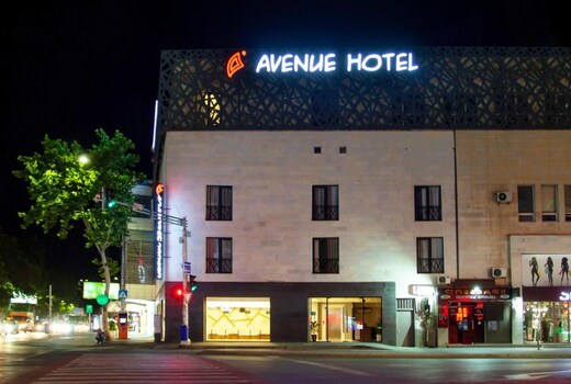 Avenue Hotel