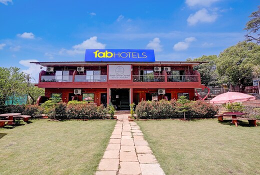FabHotel Green Crystal