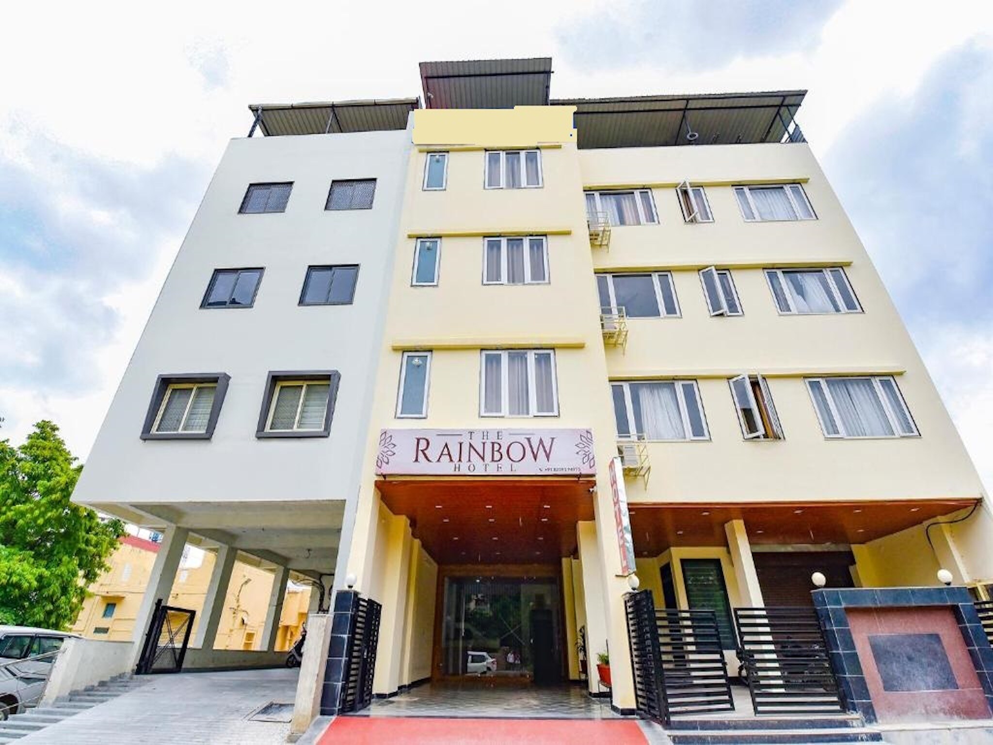 The Rainbow Hotel - 05 Mins from Lake Pichola