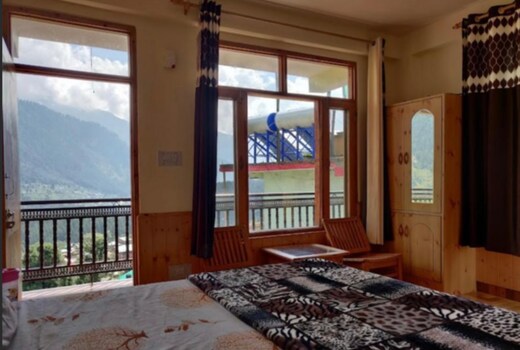 Snowridge Homestay & Rooftop Cafe
