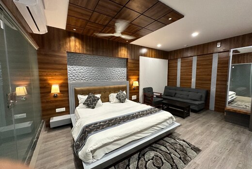 The Valentine Hotel.