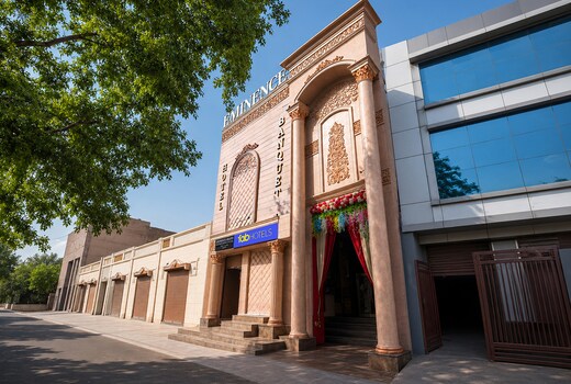 FabHotel Eminence