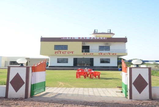 Hotel Raj palace