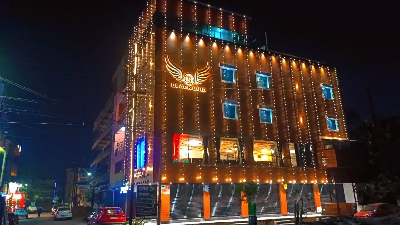 Black Bird Hotel And Restaurant