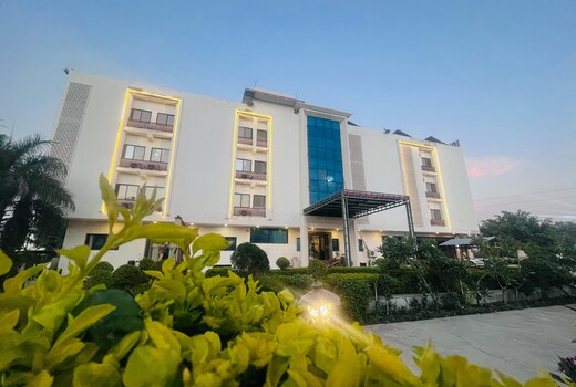 Royal Paras Hotel
