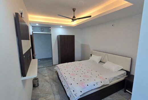 Baba Prakashpuri Hotel Restaurant AC Room Stay