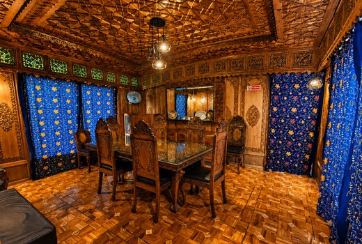 Premium Houseboat Baktoo Palace