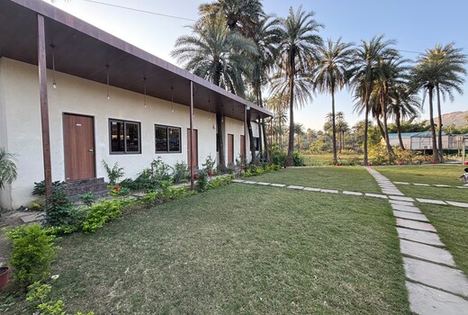Royal Palms by Royal Garden Retreat