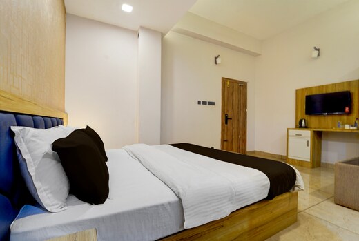 Hotel O by OYO REFRESH INN & SUITES