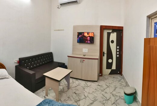 HOTEL P P PALACE