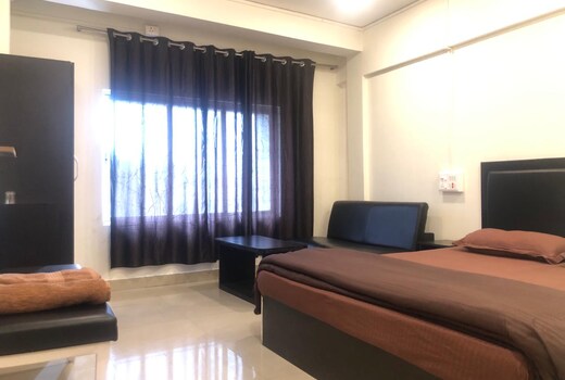 THE Pi HOTEL