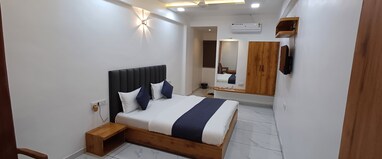 Hotel The Grand Jashi Residency
