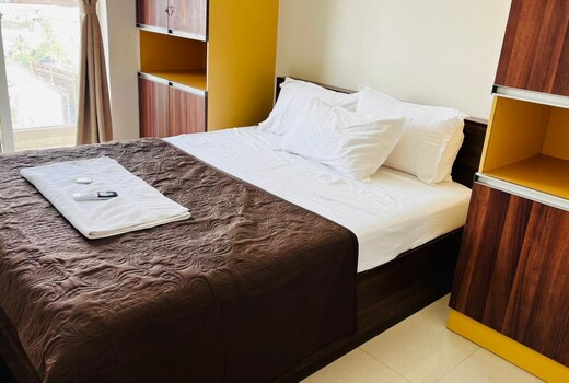 SkyView 2BHK Stay Near Kamakshi Hospital