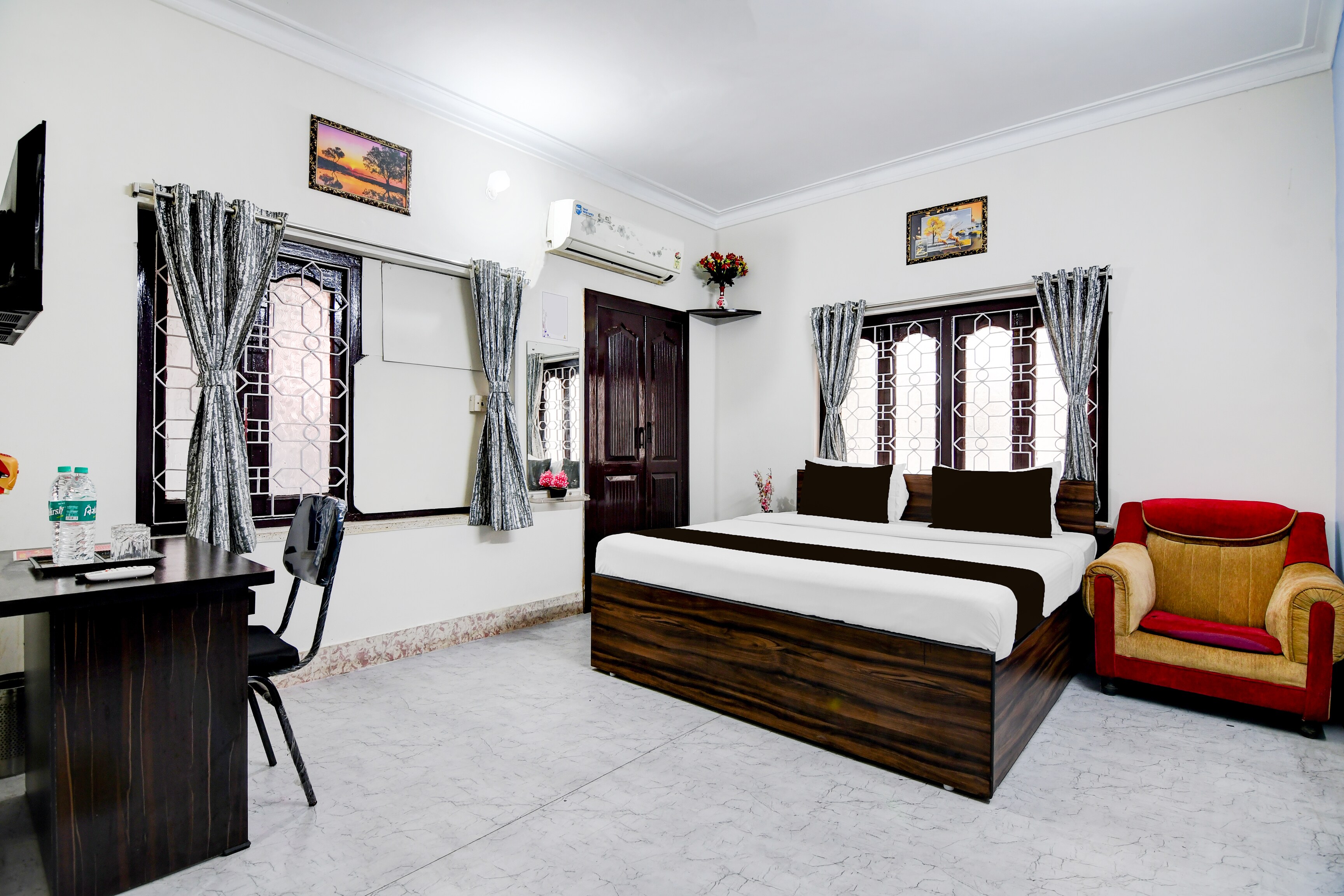 Hotel O Smriti Stay GD park