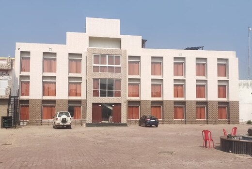 Girivar Nikunj