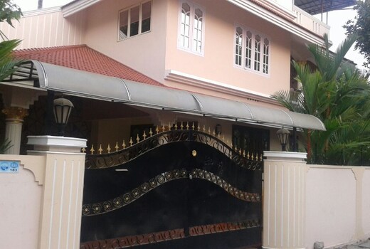 Charlys holiday villa