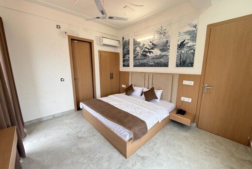 Hotel Krishna Tulsi Van - Near Bankey Bihari & ISKCON