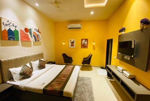 The Commune Hostel | Rooms & Dorms