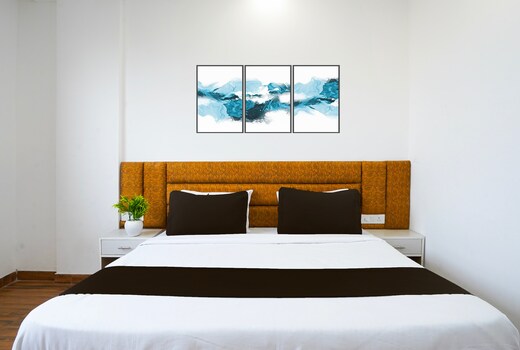 Hotel O Noida Sky Suites Sector 44 Near botanical metro