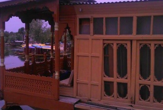 Houseboat Dunhill