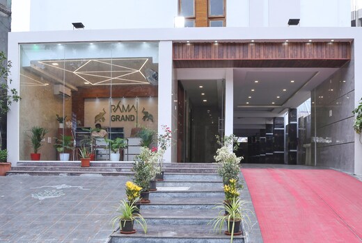 Hotel Rama Grand