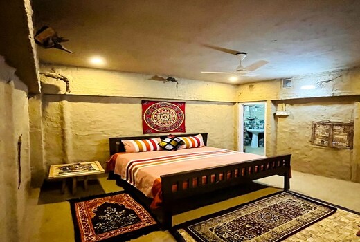 La Mudhouse Kaladhungi Road