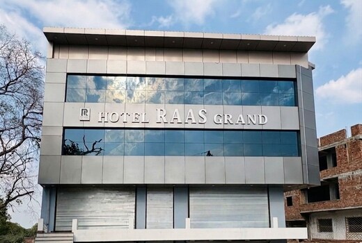 Hotel Raas Grand