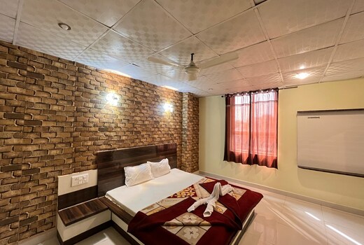 Vinayak Hotel