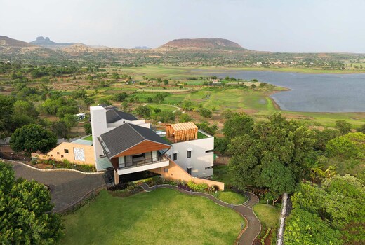 StayVista at Pearl Lakeview Mansion