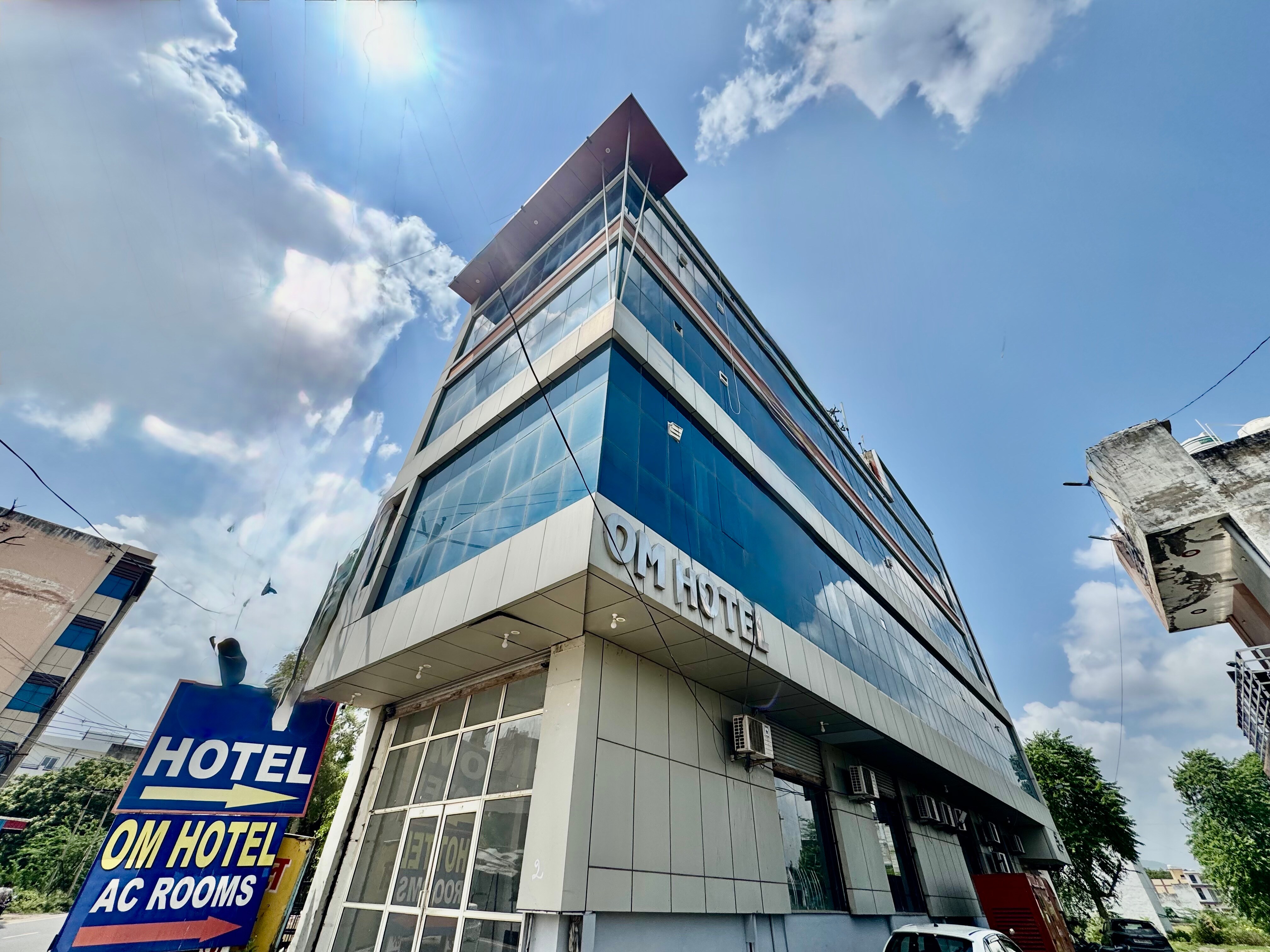 OM HOTEL