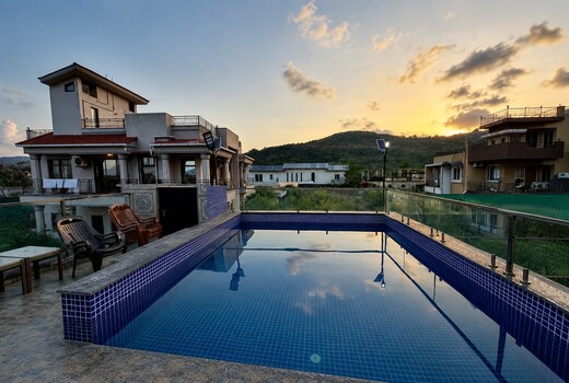 3BHk Infinity Villa With Paddle Pickle and Turf