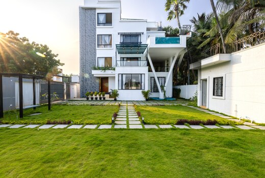 The Serene Shores - Luxury Private Villa