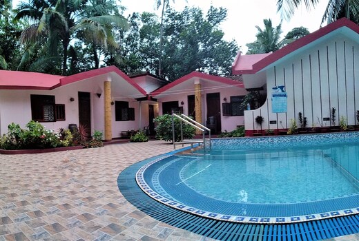 Harbor Court Beach Resort