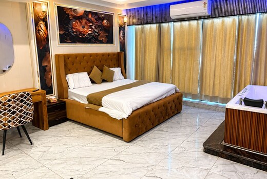 Namaste Bed & Breakfast With Jacuzzi I Noida