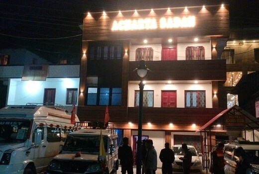 Hotel Acharya - 700m away from Badrinath Temple