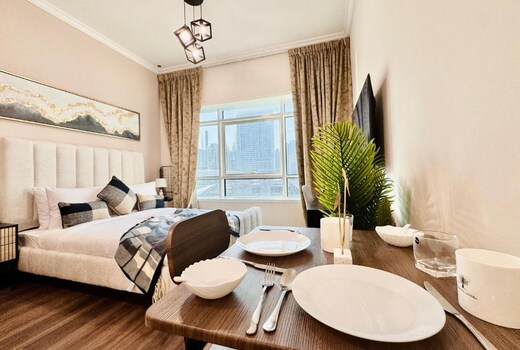 Cosmos Living Work-Friendly Studio Metro Access