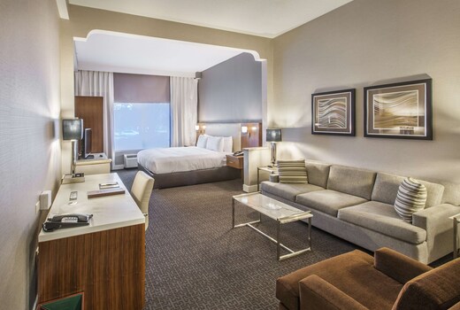DoubleTree by Hilton Nanuet