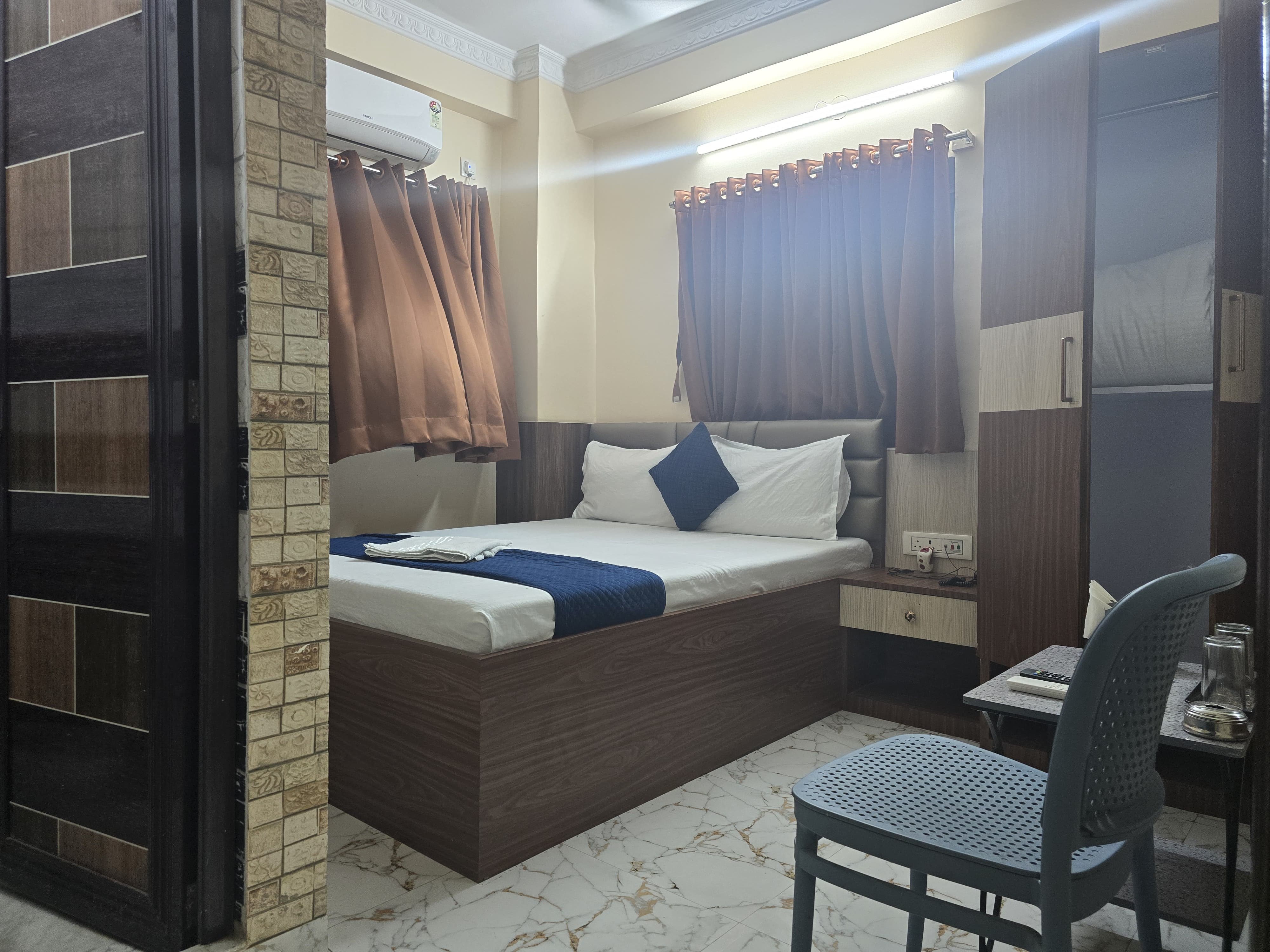 HOTEL FAB INTERNATIONAL