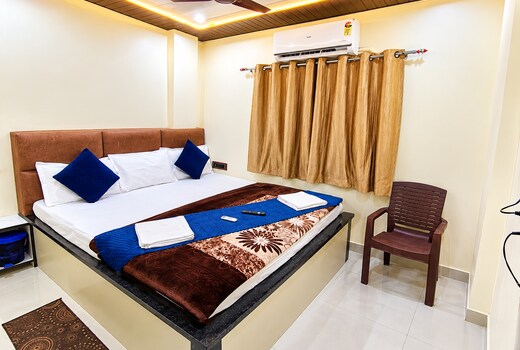 Neelkanth PG Stay | Walkable to Kashi Vishwanath Temple