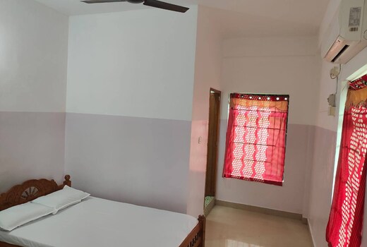 Cozy Room Opposite GMC Hospital Parippally