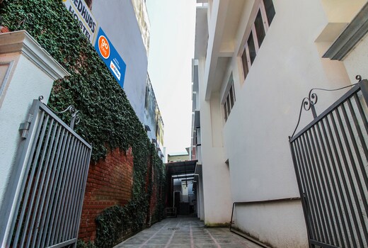 BedHubs Hostel | Dorms & Restaurant