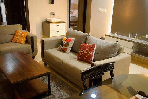 Amur Stays 4: 6 Bedroom Independent Floors