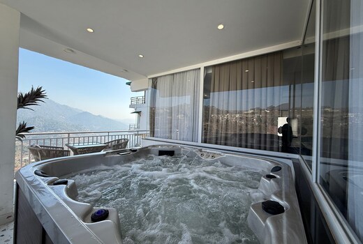 European Style AC 2bhk Heated Jacuzzi Homestay