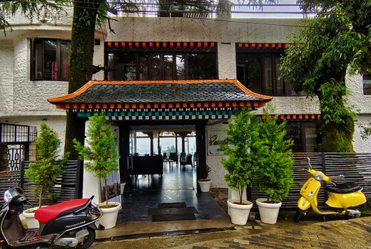 Pema Thang Guest House & Restaurant