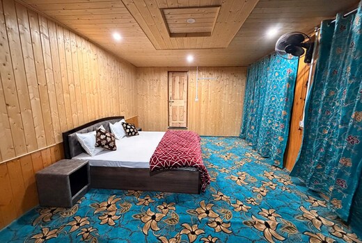 Peak View Guest House Gurez