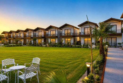 Aayovea Resort Ayodhya Near Ram Mandir & Saryu River