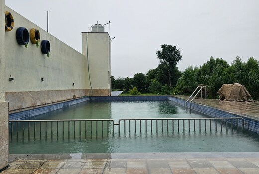 Farmaaish Resort