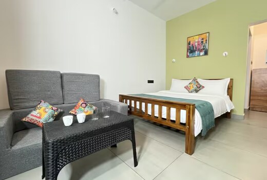VAR Blue Haus 1 AC 1 Room 8 min walk beach