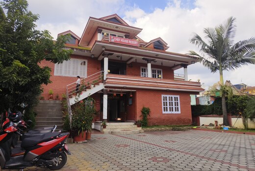 OYO 375 Chef House Resort